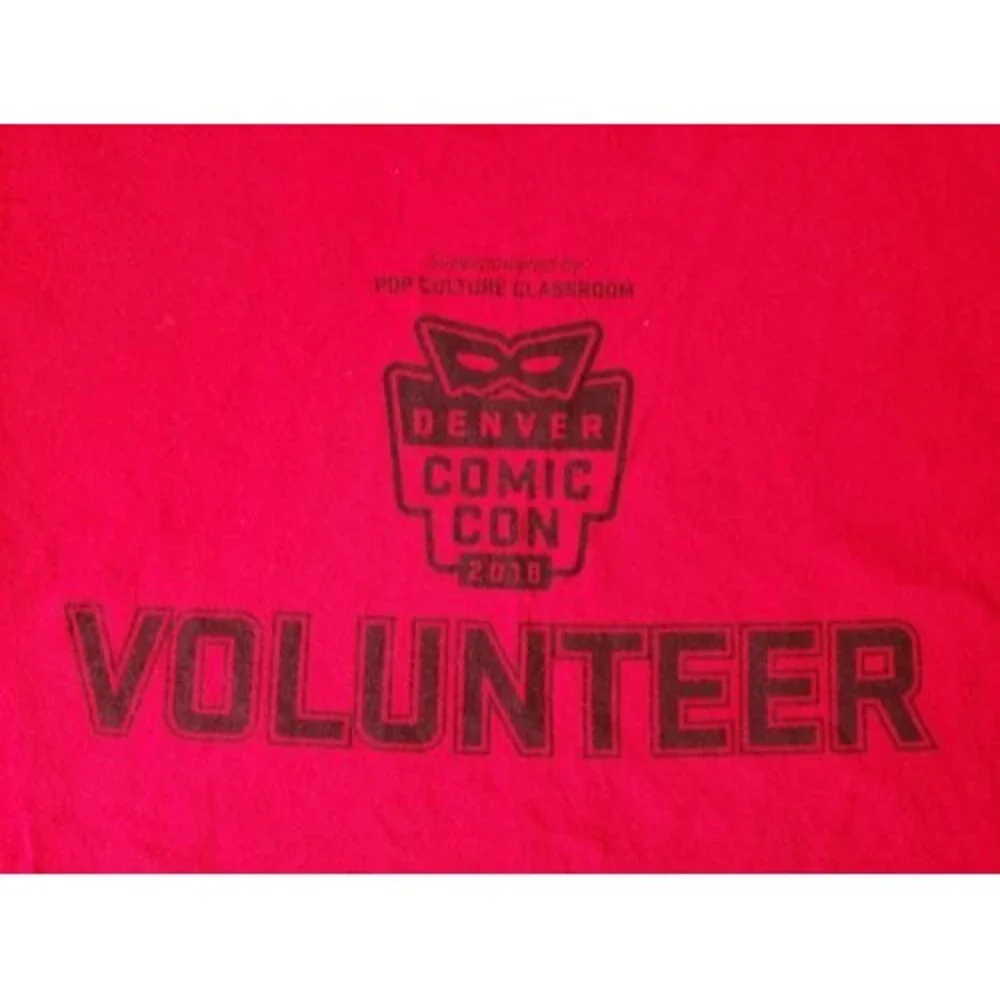Denver Colorado Comic Con Shirt 2018 Men Medium Gildan Red Volunteer TEE